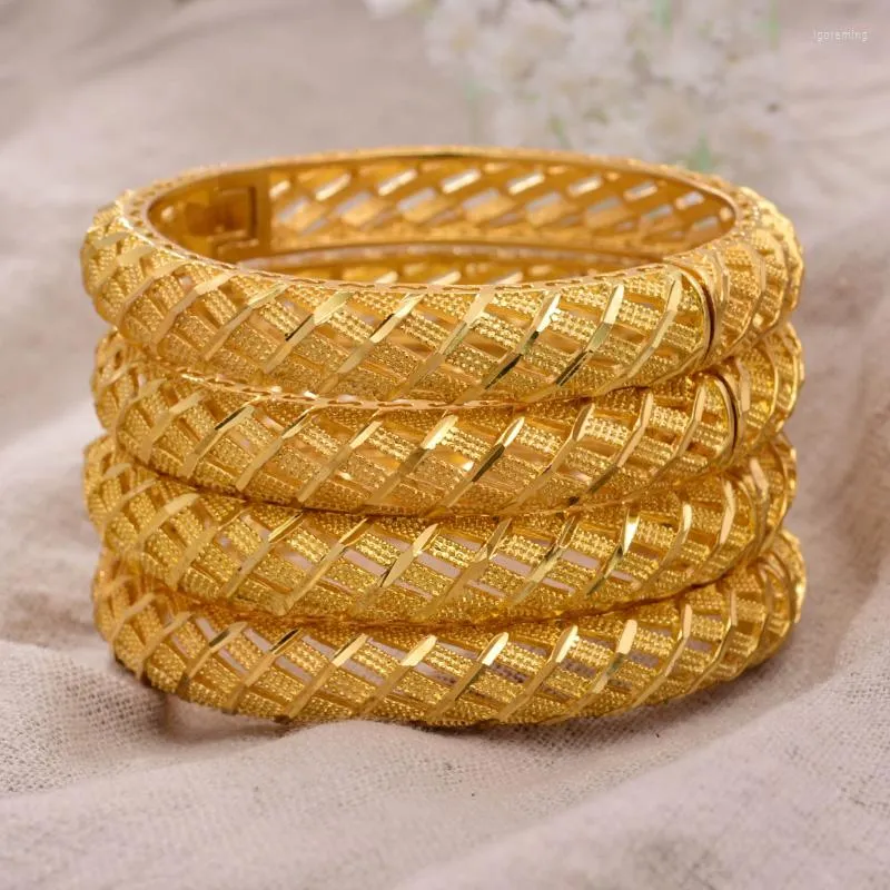 Bangle Annayoyo 4pcs/Lot 24k Dubai India Etiopiska guldfyllda färgarmband för kvinnliga flickor party smycken banglesbracelet gåvor