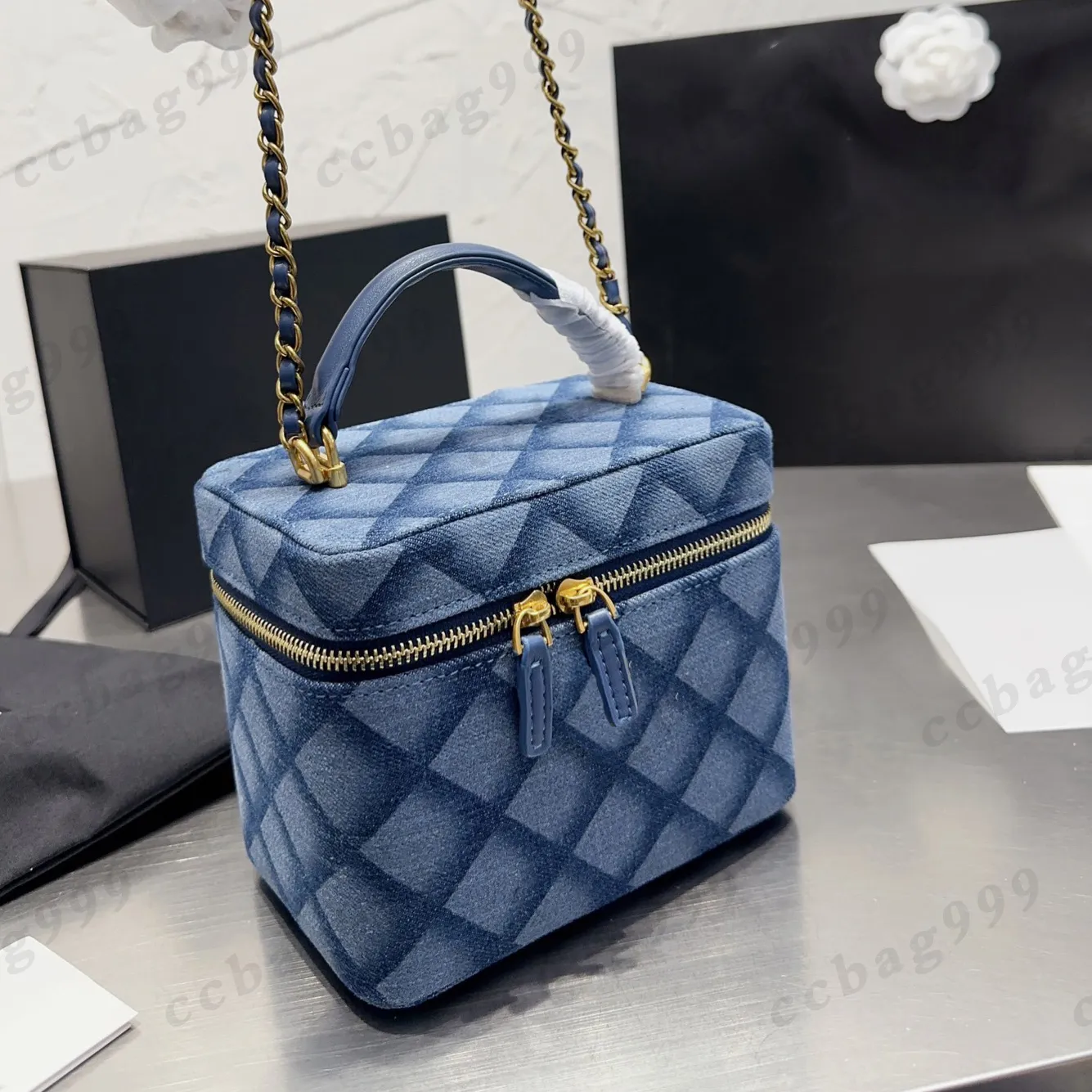 Sac à rabat Cas Cosmétique Designer Bébé Denim Avec Miroir Top Poignée En Cuir Matelassé Métal Fermeture À Glissière Matériel Chaîne Bandoulière Vanité Femmes Luxe Sacs À Main 22CM CC bga