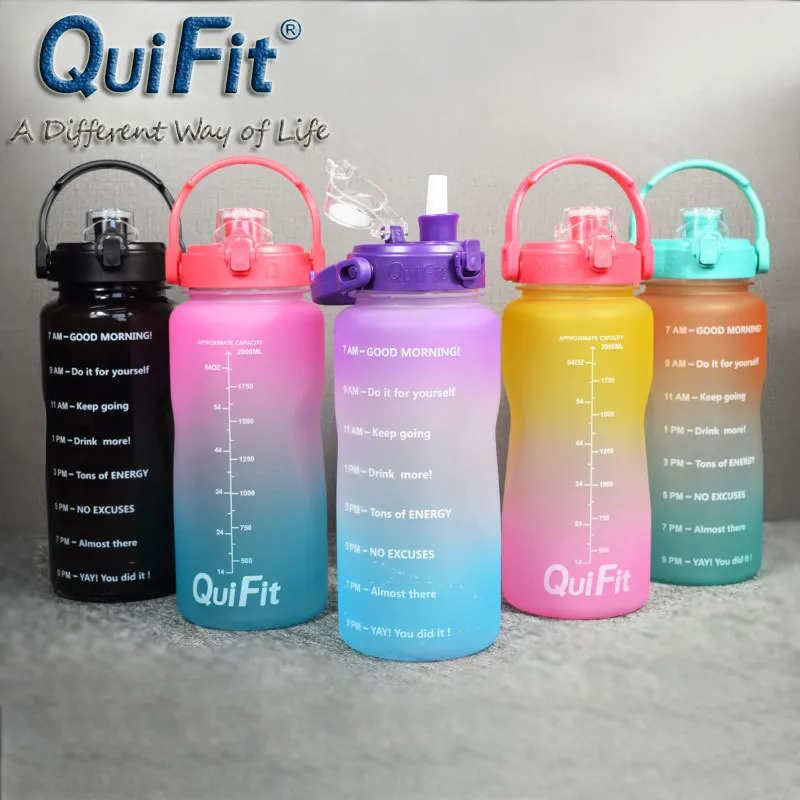 ウォーターボトルQUIFIT 2L38LバウンスキャップガロンカップタイムスタンプトリガーBPAスポーツ電話ホルダーFitnessOutDoor 221125