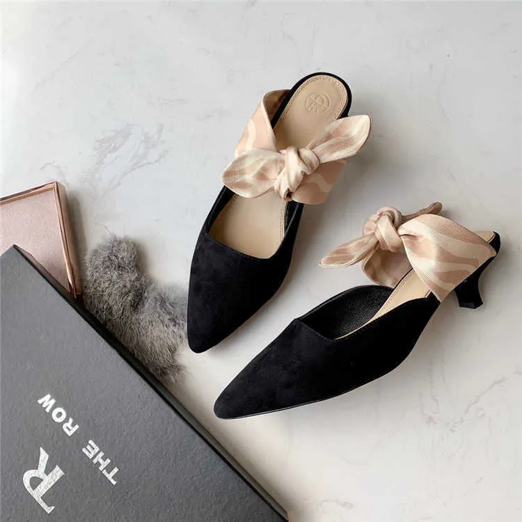 Projektant butów z rzędu skórzane nisko obcasowe Muller Baotou pół kapcie eleganckie łuk spiczasty kota sandały kobiety