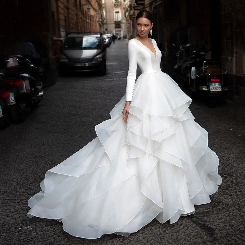 2022 Abiti da ballo in raso di lusso Abiti da sposa Abito da principessa Corsetto Sweetheart Organza Ruffles Cattedrale di strascico Abito da sposa Plus Size Custom Made