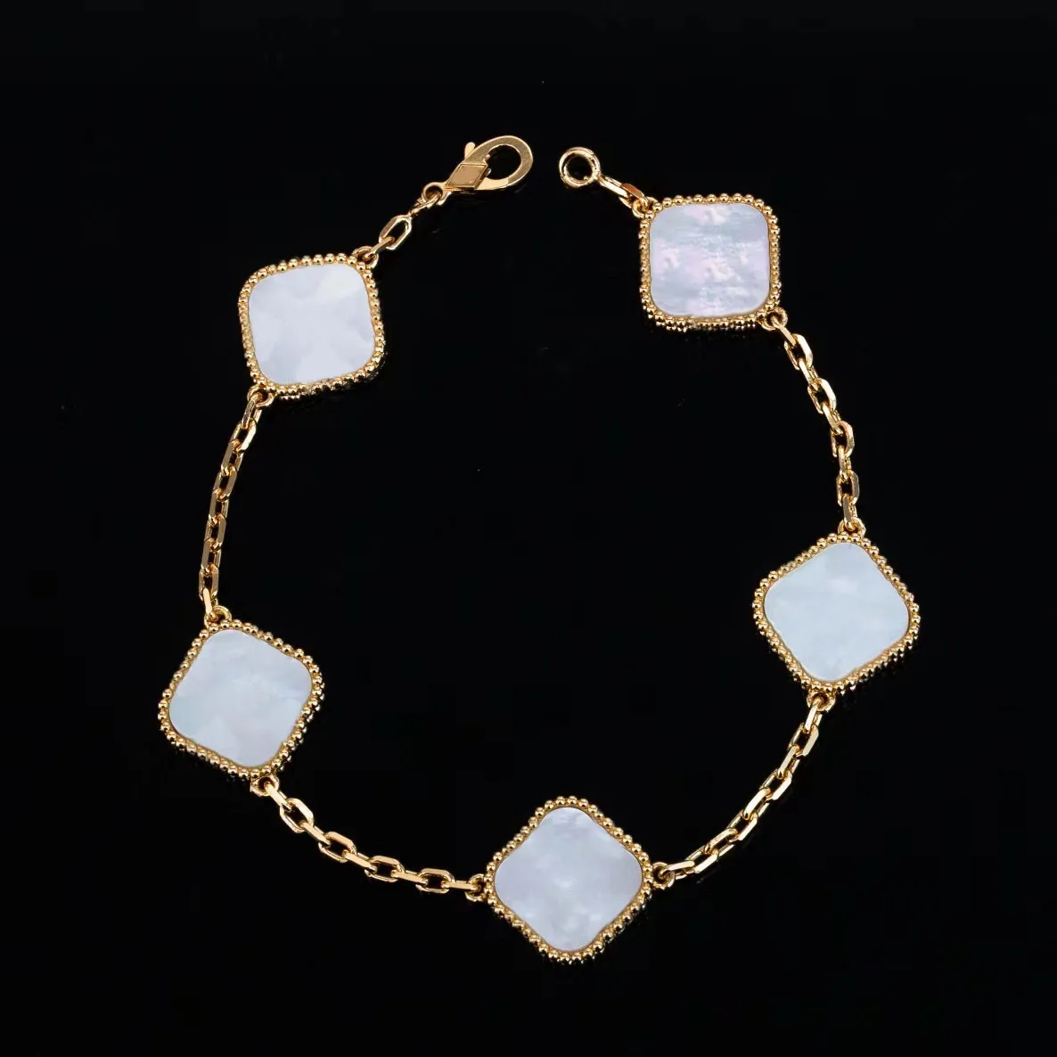 Bracelet de chaîne de créateurs de luxe Four feuilles Cleef Bracelet Fashion Fashion 18K Bracelets d'or de haute qualité bijoux de haute qualité avec boîte