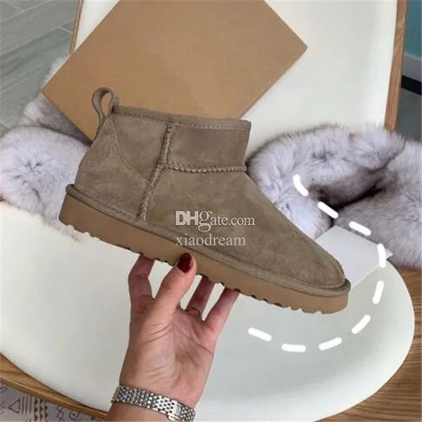 البيع الساخن Mini Mini U5854 Women Snow Boots تحافظ على الحذاء الدافئ آخر الأزياء من جلد الغنم Cowskin Genuine Leather Boots 2023 Uggitys