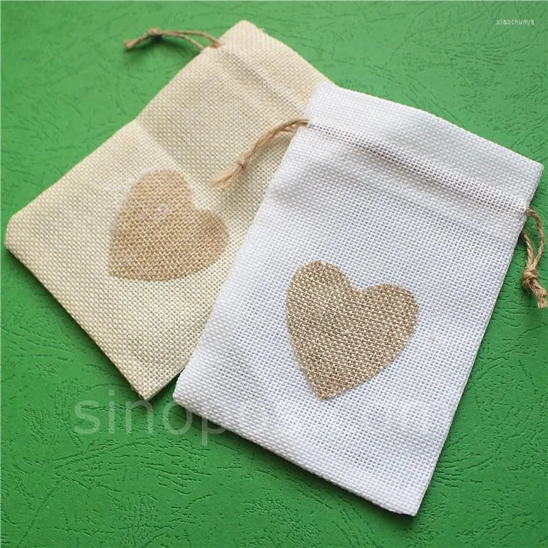 Sacchetto con coulisse in tessuto tipo lino da confezione regalo con applique a cuore Sacchetto in tessuto di iuta disegnabile Cosmetici Gioielli Caramelle Tasca per matrimonio