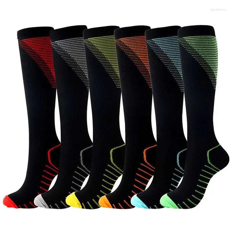 Chaussettes pour hommes Compression rayée Automne Hiver Hommes Sports Courir sur les bas du genou Circulation Athlétique Œdème Varices