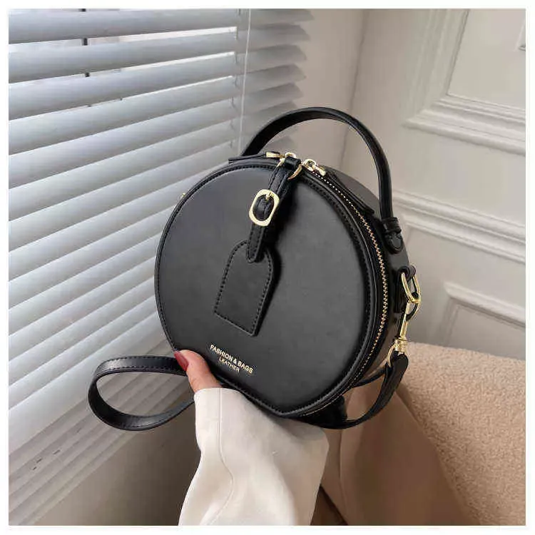 Niche Design One-shoulder Women`s Bag 2022 New Fashion Messenger Bag Texture High-quality Hand-held Small Round Bag X220331