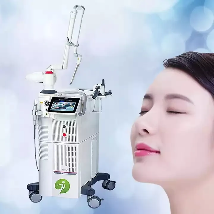 Équipement de salon de beauté pour le resurfaçage de la peau et l'élimination des vergetures au laser Co2