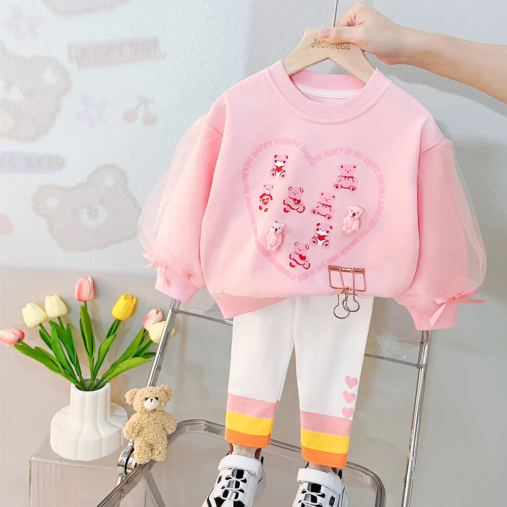 2023 Spring Baby Girls Clothing Set Infant spets tecknad björn kärlek t shirt byxor barn casual kläder kläder barn kostym