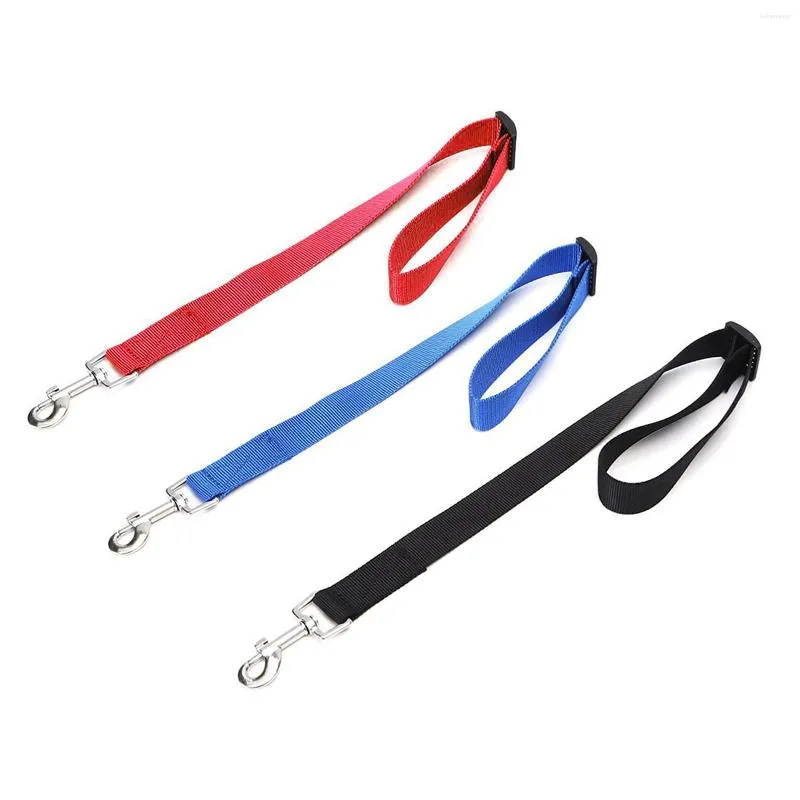 Colliers pour chiens siège pour animaux de compagnie ceinture de voiture pince à plomb réglable barre de sécurité pour chat accessoires de collier de traction