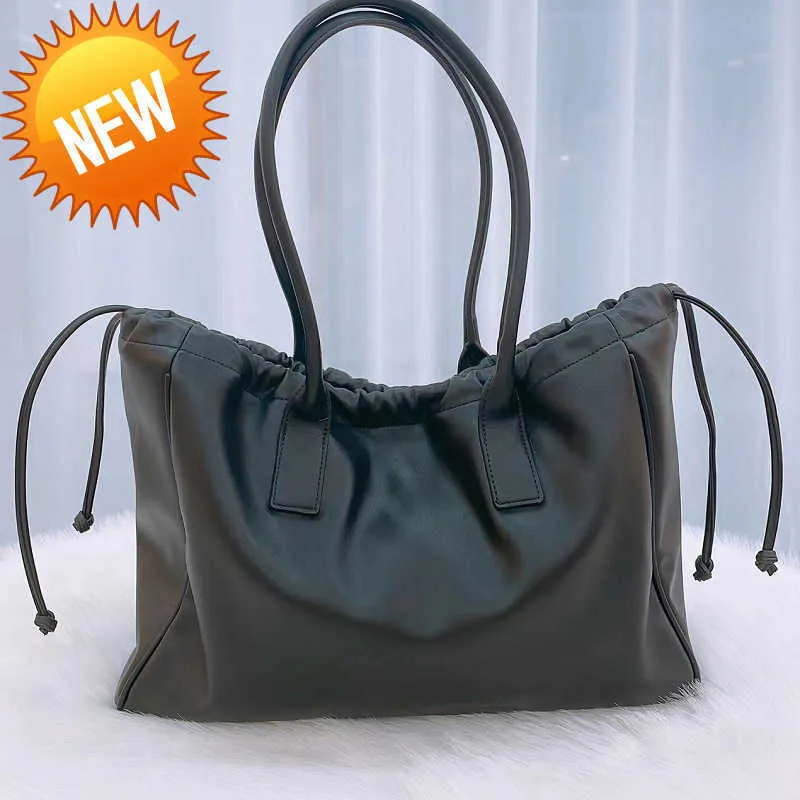 Luxury Designer väskor Triumphal Arch Soft Leather Tote Bag 2023 Autumn and Winter New DrawString Shoulder Large Capacity Fashion SH307U