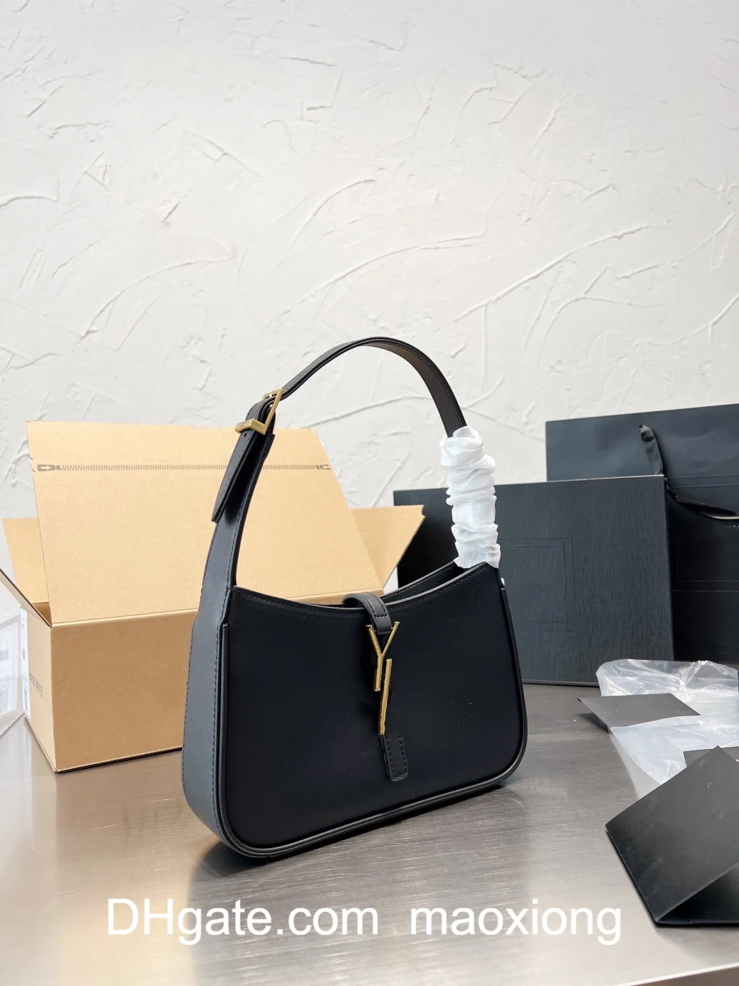 2022 Top-quality Armpit Bag Classic Leather Designer bags for Ladies Shoulder Bags Baguette Multi-Color Fashion hobo wholesale