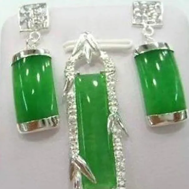 Charmante bijoux de jade vert collier de boucles d'oreilles