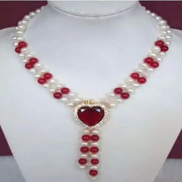 Affascinante collana di gioielli in giada rossa bianca bianca d'acqua dolce da 7-8 mm.