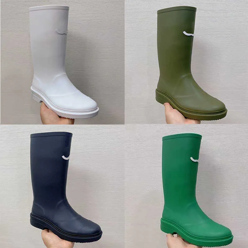 Femmes Designer Caoutchouc Plate-Forme Bottes De Pluie PVC Genou Botte 23FW Style Décontracté Imperméable Welly Bottes De Luxe Rainboots Chaussures D'eau Chaussures De Pluie 35-41 NO431