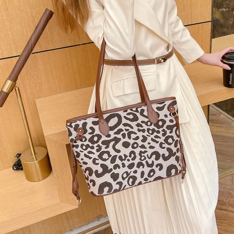 Evening Bags Large Capacity Tote For Women Casual Fashion Leopard OL Commuting Purses And Handbags Luxury Designer Big Shoulder