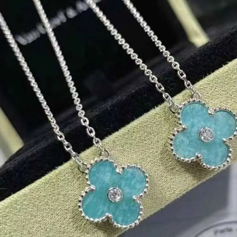 Pendant s Lucky Christmas 2022 Clover New Sapphire Necklace Women's High quality Jewelry Wholale