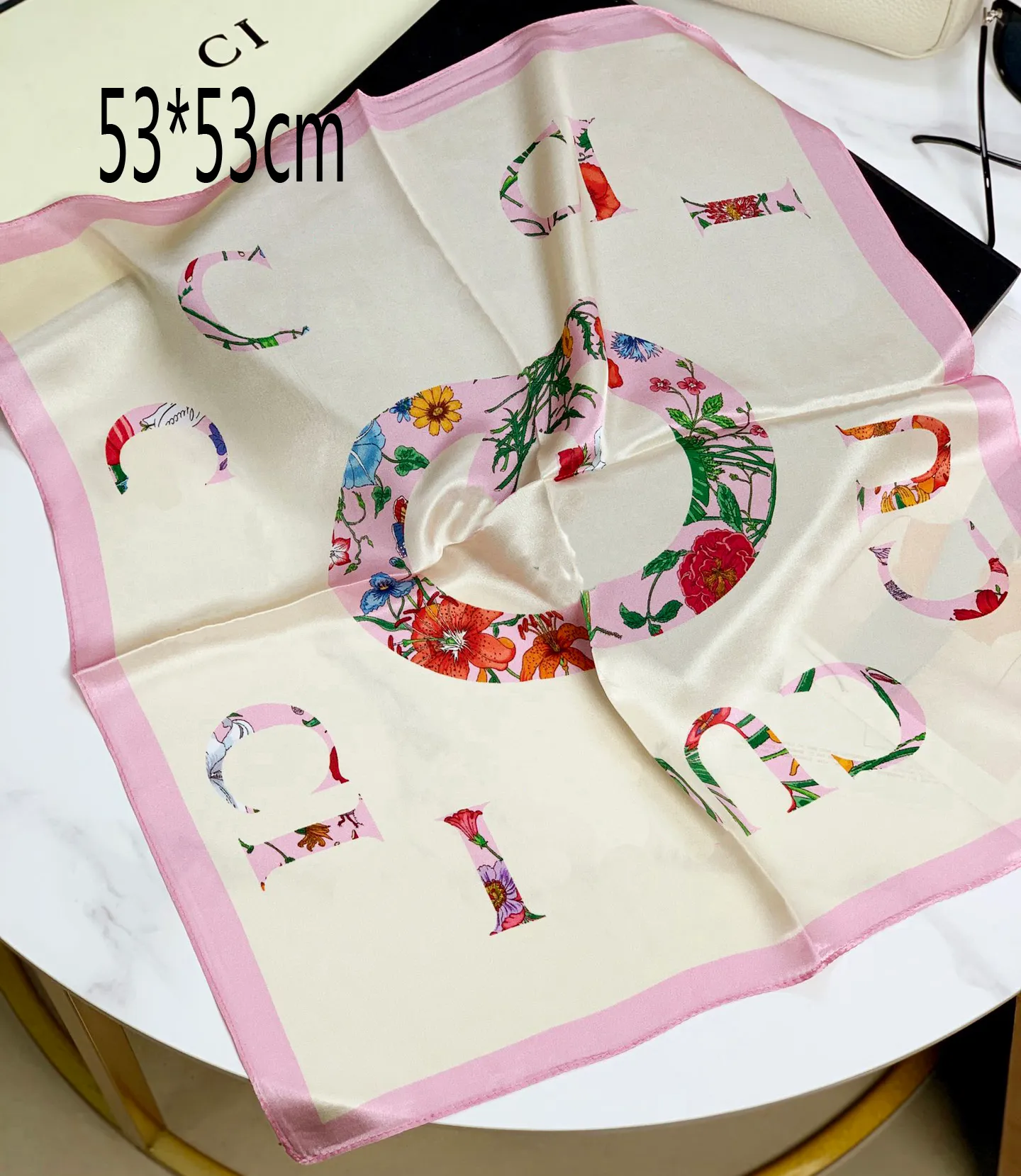 12 Jedwabny szalik z jedwabiu na głowę dla kobiet zima luksusowy jedwabny klasyczny klasyczny wzór projektant szalików Nowy prezent łatwy do dopasowania miękki dotyk