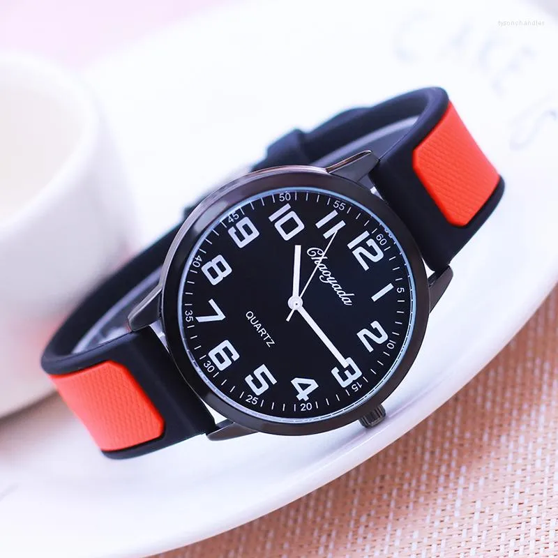 Armbandsur av h￶g kvalitet unga m￤n pojkar coola kontrast f￤rg sport silikon kvarts armbandsur elever digital vattent￤t elektrisk klocka