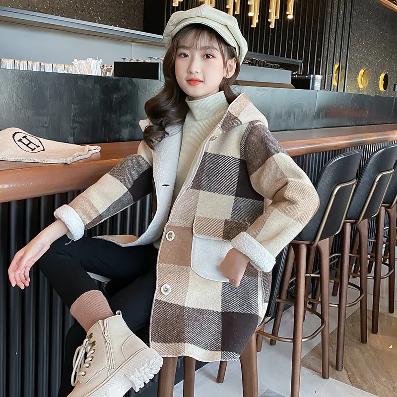 Jackor Girls Autumn Spring Clothes Medium Long Models Girl Windbreaker Plaid Thicked Lamb Fashion Children Woolen tygrockar 221125