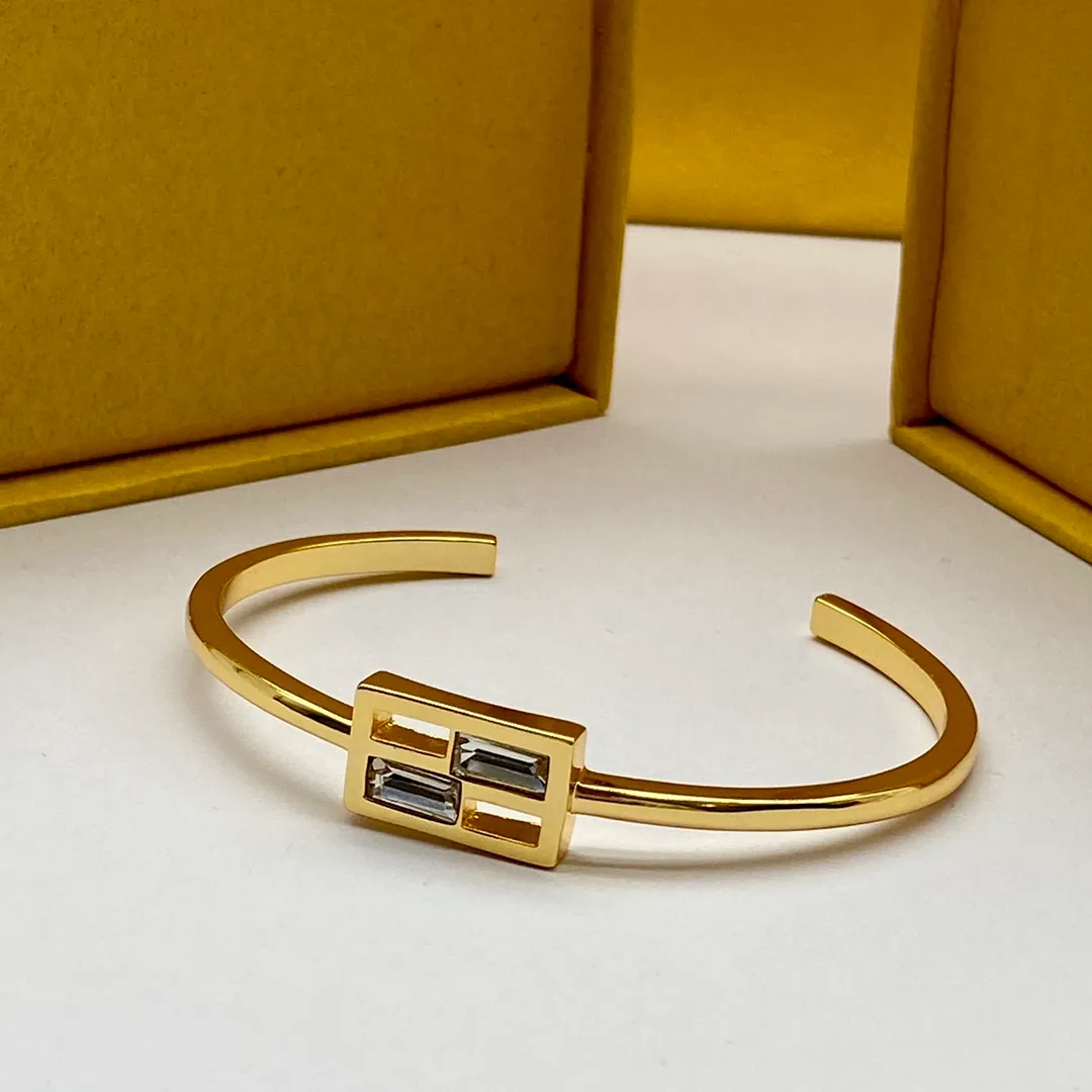 Luksusowe bransoletki listy modowe Kobiety łańcuch designerski bransoletka biżuteria kryształ 18 -karatowy złoto kolory ślubne prezent f 2308025bf