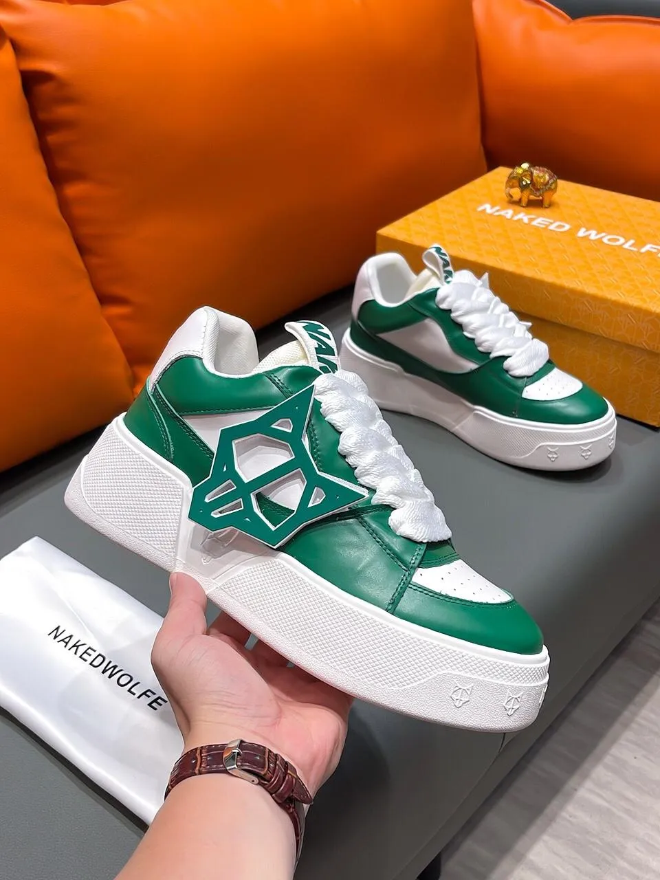 DHgate.com:Reflective Leather Velvet Mixed Fiber Casual