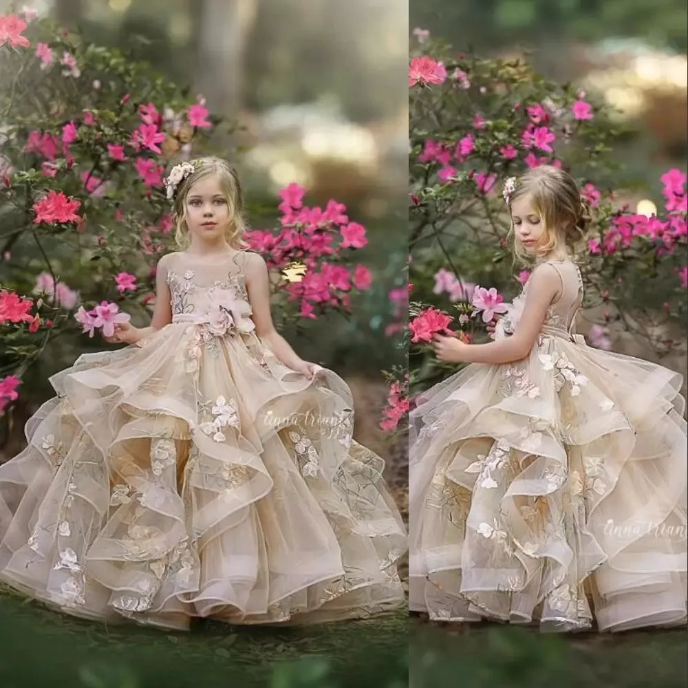 Yeni 2023 Çiçek Kız Elbiseleri Düğünler için Jewel Neckeshing Puffy Ruffles Katmanlı Çiçek Küçük Çocuklar Bebek önlükleri İlk Cemaat Elbiseleri GB1128