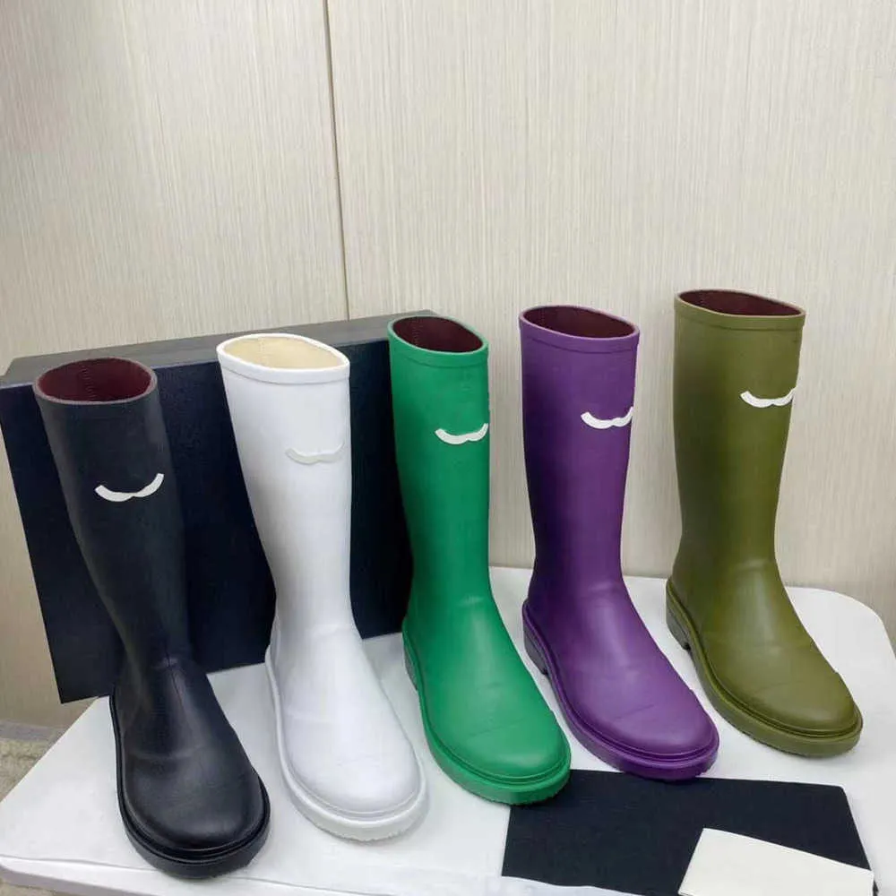 Kobiety gumowe buty deszczowe Designer Platforma PVC Buta kolanowa 23FW Casual Waterproof Waterproof Bot luksusowe buty deszczowe podeszwy butów wodnych na zewnątrz buty zimowe z pudełkiem NO431