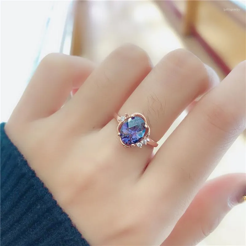 Pierścienie klastrowe Oryginalne 585 Purple Gold Crystal Sapphire for Women14K Rose Inkrustowani romantyczny jasny luksusowy obiad High Jewelry