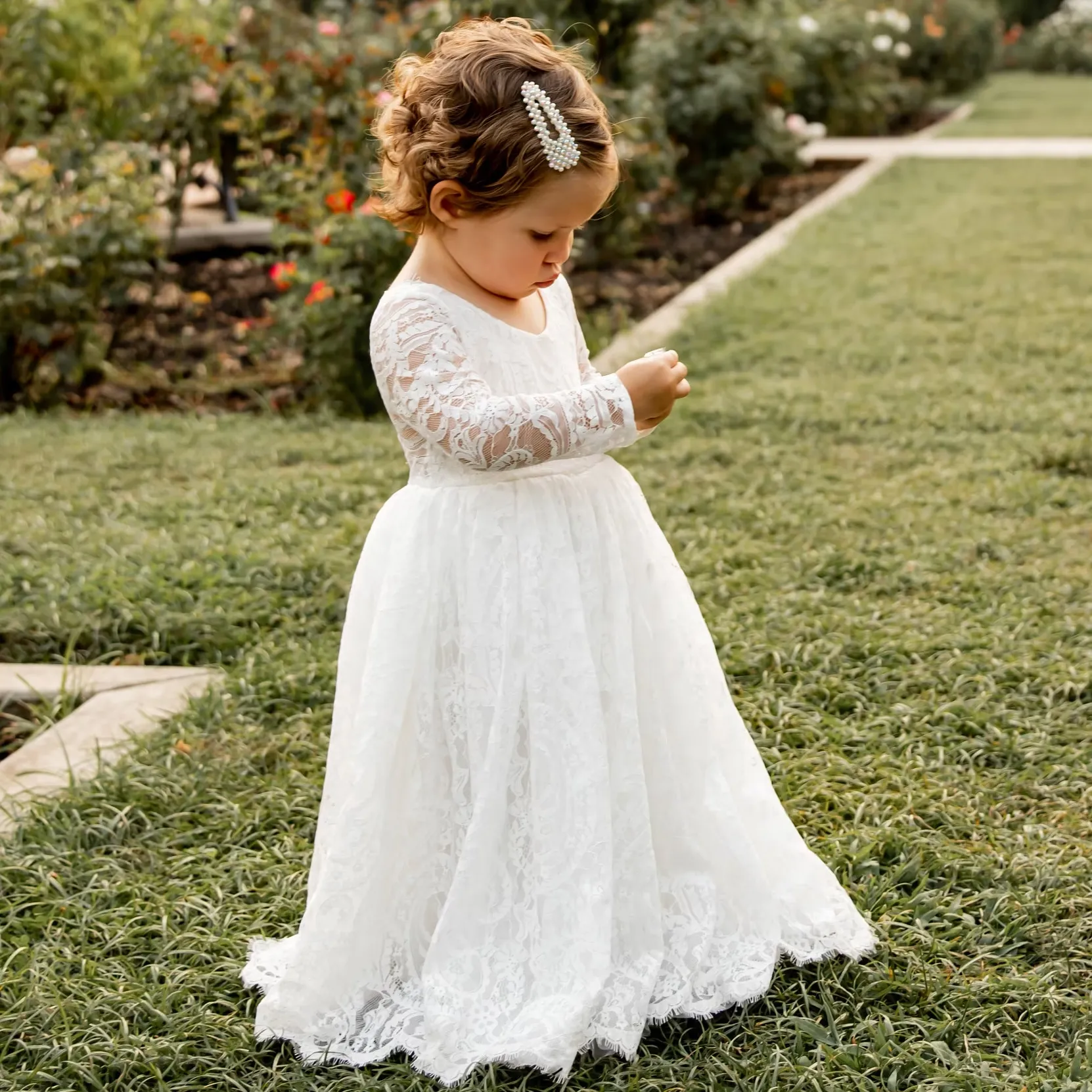 Spets Boho Flower Girl Dress 2023 Långärmning A-Line Första nattvardsklänning för Little Kid Infant Baptism Junior Bridesmaid Wedding Guest Scalloped Low Back Dopning