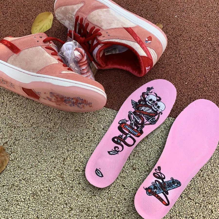 Authentic sb dunks StrangeLove Shoes Skateboards Low Valentine s Day Pink Red White Men Women Sport Sneakers With Special box CT2552 800