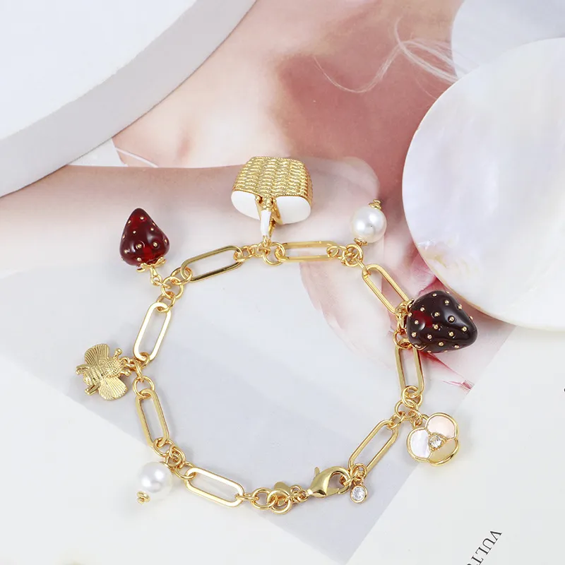 Fashion KS Charmos Bracelete 18K Gold esmalte dourado Strawberry Pérola Flores Flores de Flores de Designer Feminino Design Feminino Premium Premium Pulseira