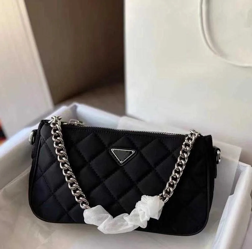 Fashion Chain Underarm Shoulder Bag Black Rhombus Lattice Handbag Triangle Flip Women Crossbody Zipper Totes Classic Wallet Messenger Bags Cellphone Pouch