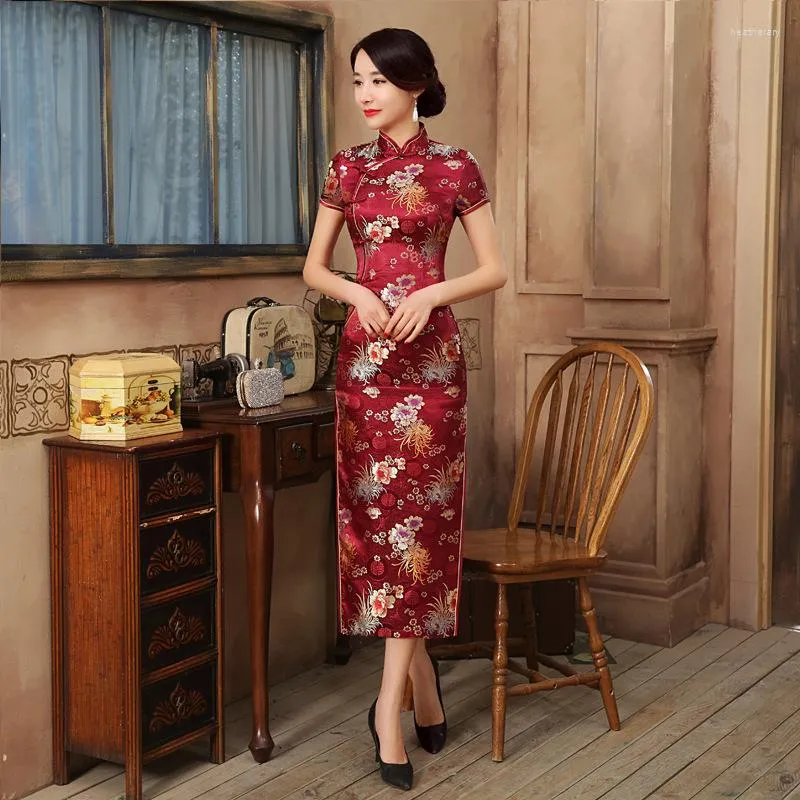 Roupas étnicas Vintage Burgundy Colar de mandarim QIPAO Banquete de vestido chinês Bordado Flor Cheongsam Sexy Slim Split vestidos