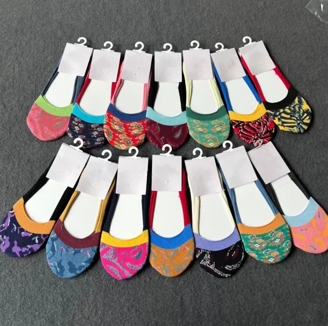 Neue japanische Saturn-Stickerei, niedrig geschnittene Damensocken, unsichtbare Socken, rutschfeste Silikonsocke