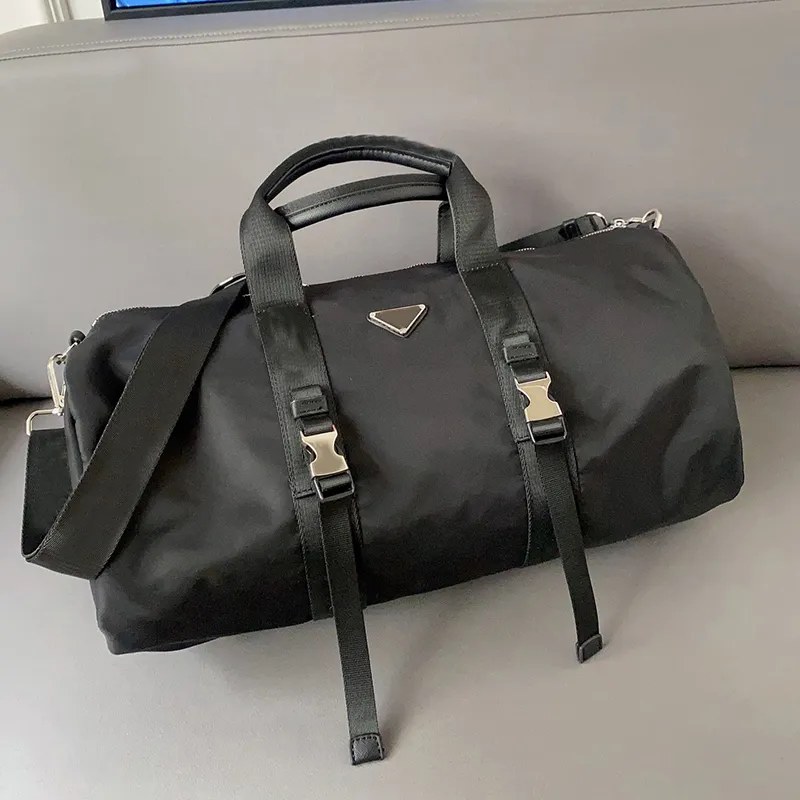 Borsa da viaggio a catena per borsone di grande capacità Borse da viaggio per esterni in nylon con stampa a righe in tinta unita Borsa da viaggio morbida per design singolo 295