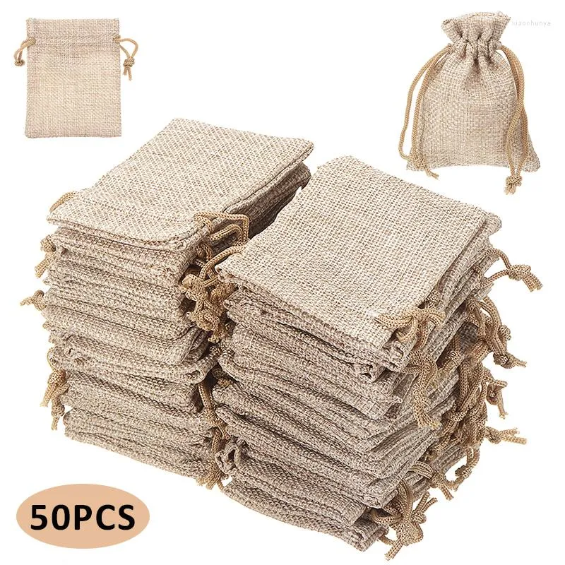 Cadeau cadeau 50pcs 7 / 9cm Mode Cordon de jute Sacs de mariage Faveurs de mariage Bijoux de Noël Hessian Sack Pochettes Emballage