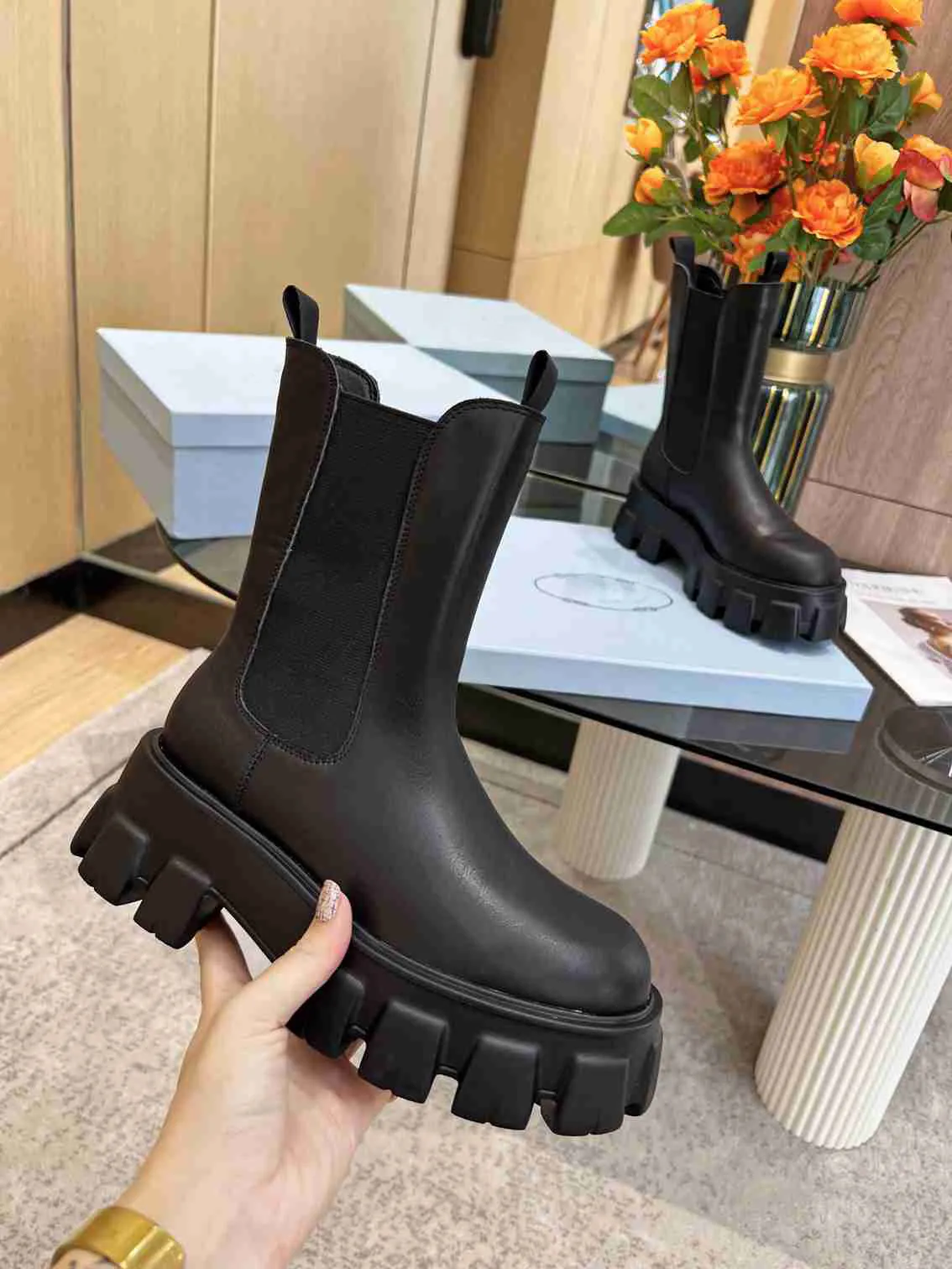 2022 Mujeres de lujo botas Martin monolito Botas de cuero cepillado Damas Legues Boties Nylon Fashion Platform Fashion Heels Combat Boot zapatos planos