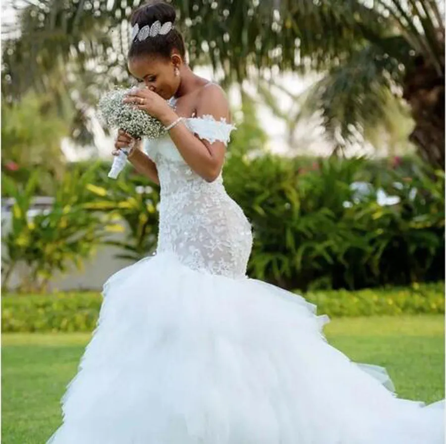 TASSEL Train African Mermaid Wedding Dresses Cap Sleeve Sets Up Back Brodery Trumpet Lace Wedding Dress Glows