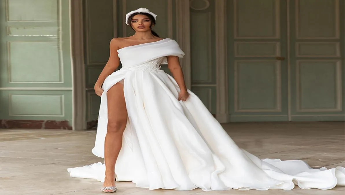 2021 Mode Brautkleider Einmals sexy High Split Appliquen Spitzenbrautkleider benutzerdefinierte Sweep -Zug Aline Hochzeitskleid5472958