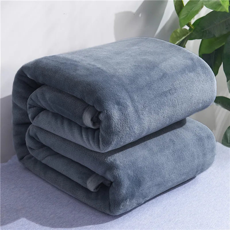 Couvertures Épaissies Grand Luxueux Microfibre Flanelle Super Doux Chaud En Peluche Confortable Couverture Légère Lit ou Voiture Couleur Gris 221130