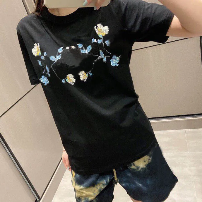 女性Tシャツクラシックプリントデザインレタースタイルカップルトップスルーズコットンプルオーバー男性衣料品ファッションアパレル