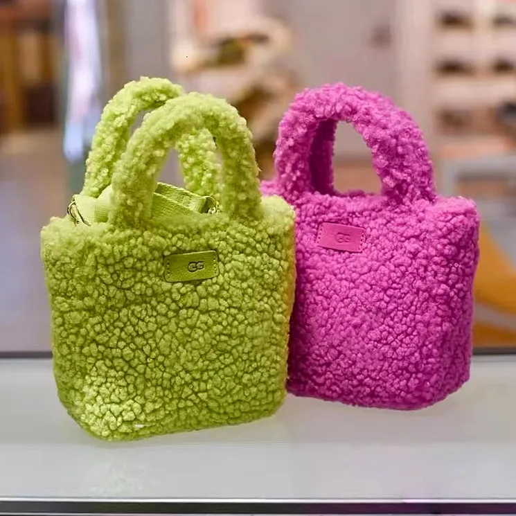 Lüks kadın Moda MINI çanta ugg workpins cüzdan Peluş Tasarımcı sevimli oyuncak debriyaj TOTE 22 yeni çanta Crossbody şehir Omuz cüzdanları Tote çanta askısı hafta sonu