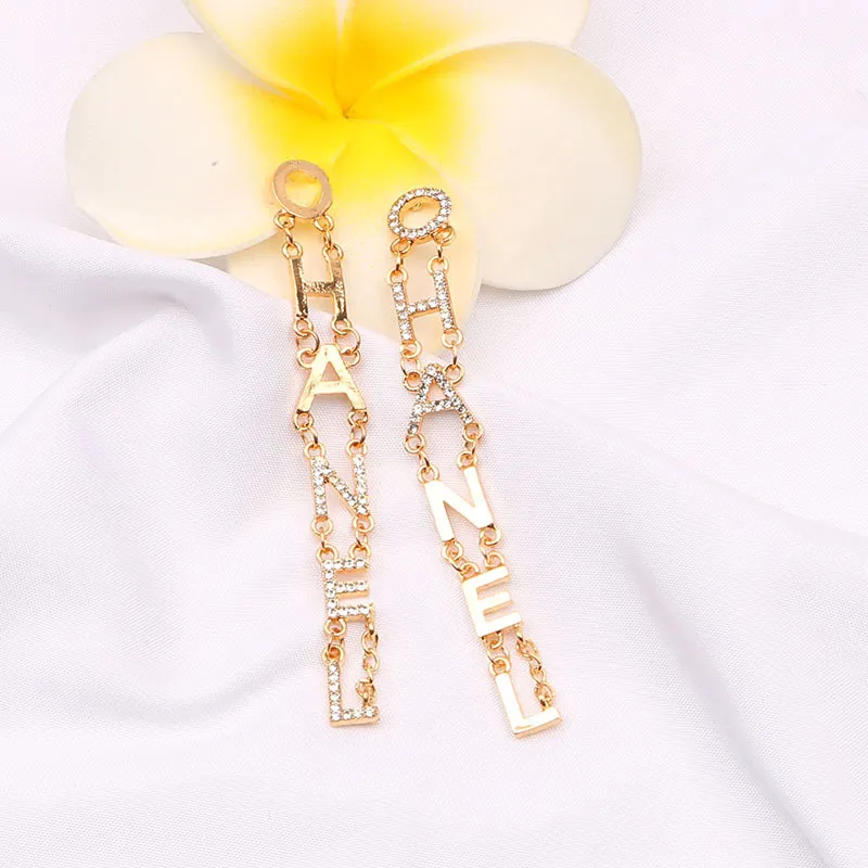 Marca de luxo folheada a ouro 18K Brinco com duas letras, clipe longo, corrente geométrica, famoso, prata 925, cristal, strass, joias para festa de casamento