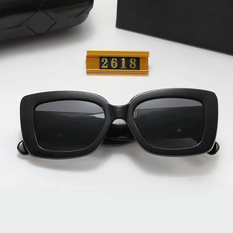 Дизайнерские солнцезащитные очки черные солнцезащитные очки классический стиль, подходящий для мужчин и женщин.
