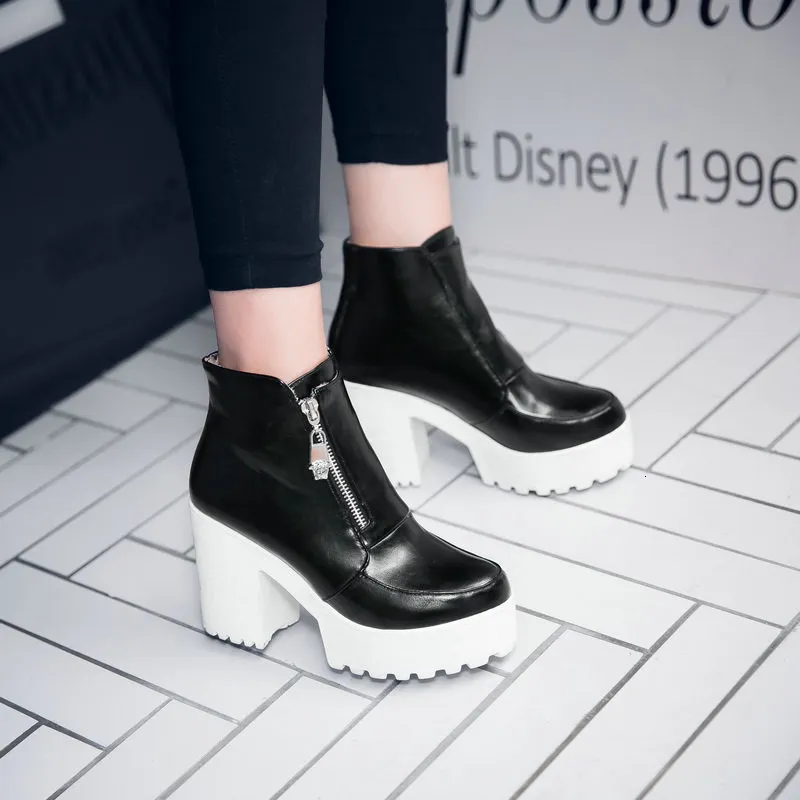 Wedges with shop zipper in front