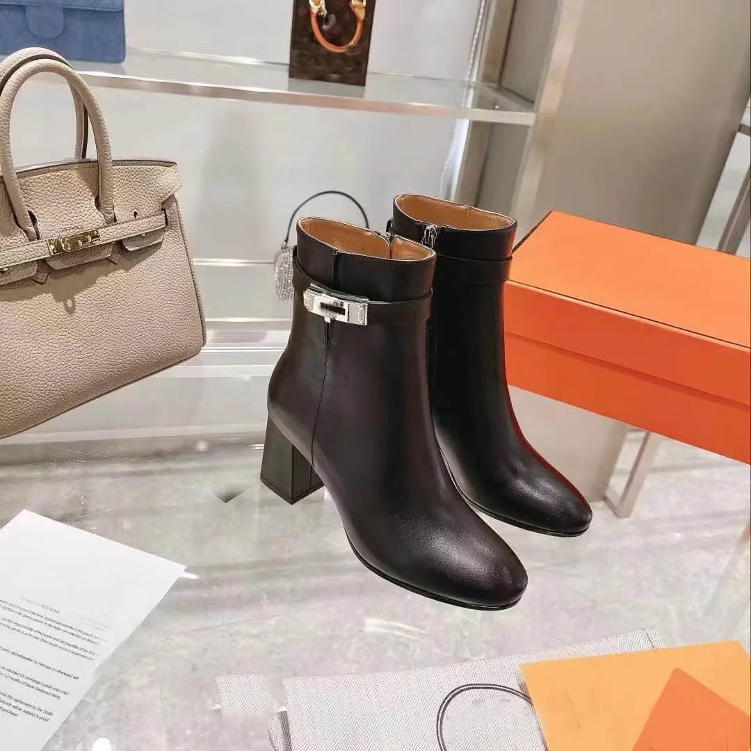 2022 Superior kwaliteit luxe ontwerpers vrouwen half laarzen gemengde kleur wollen vierkant tenen rainboots dikke hakken platform schoenen combatsuper dame's laarzen