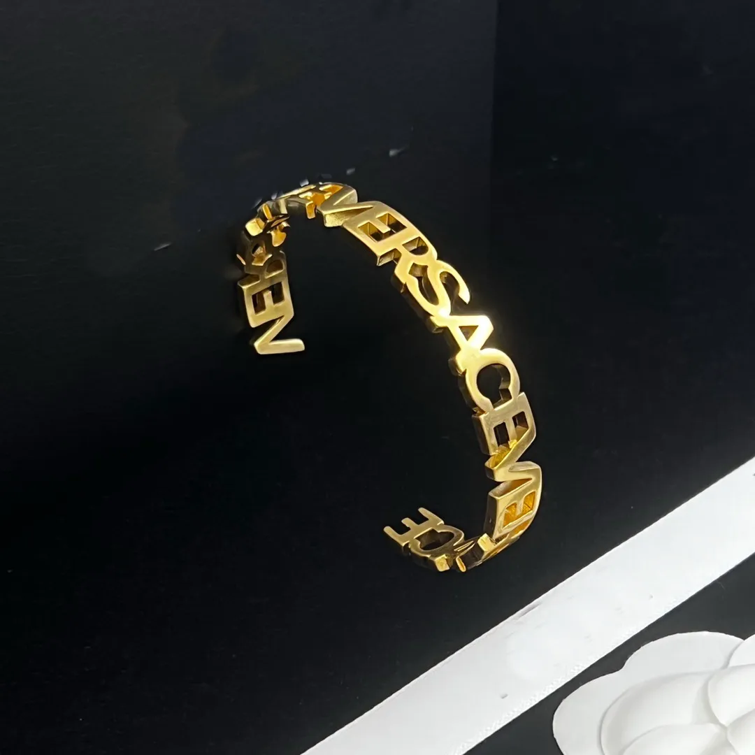 Luksusowe otwarte bransoletki Starożytny grecki wzór Banse Banse Banshee Medusa Head Portret 18K Gold Stated Women's Designer Jewelry271s