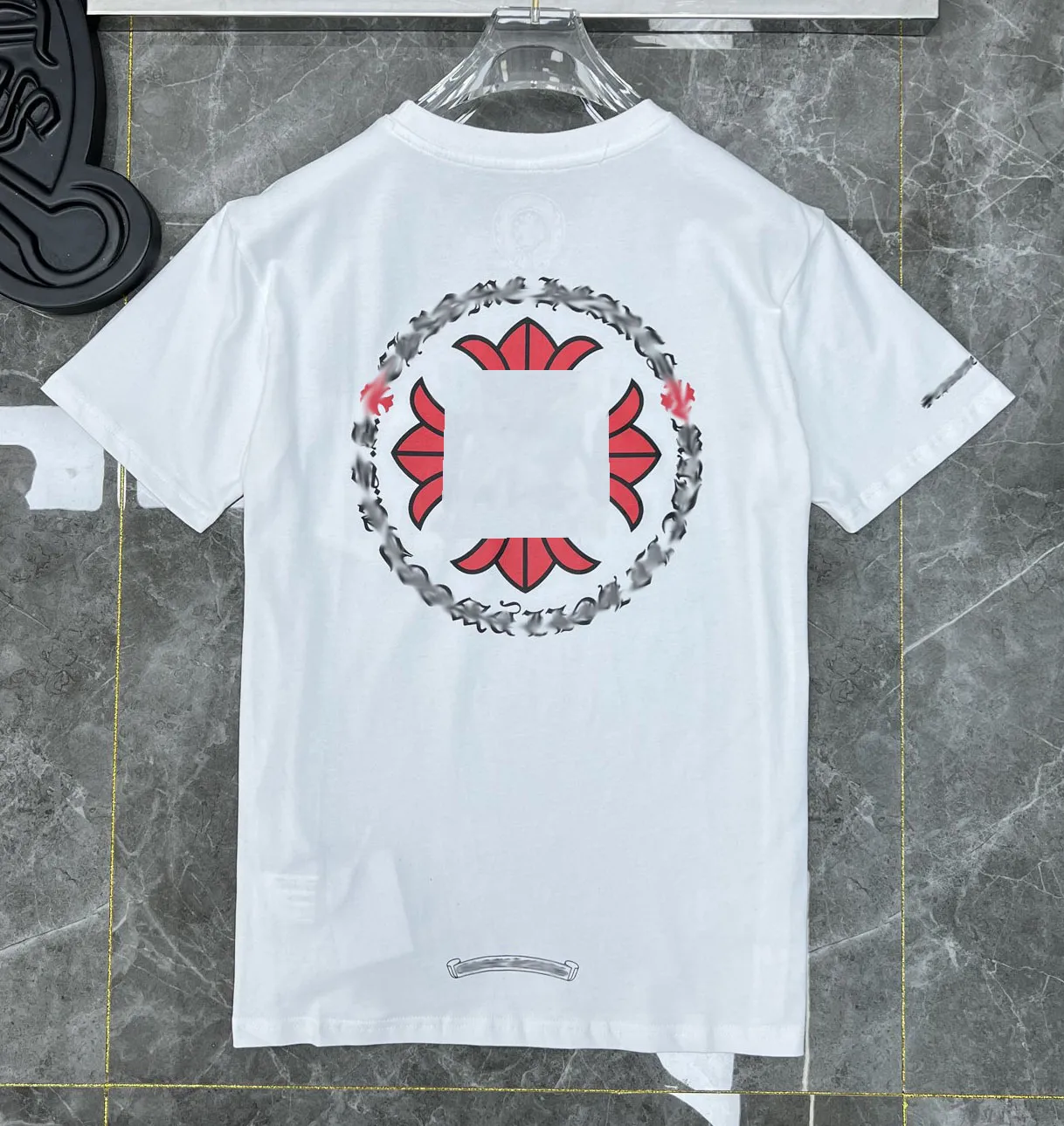 Moda Luxo Homens Camisetas BrandCH Designers Tops Tees Correto Ferradura Sânscrito Cruz Polos Menino Graffiti Camisetas Homens Mulheres Verão Manga Curta Unissex Camisetas