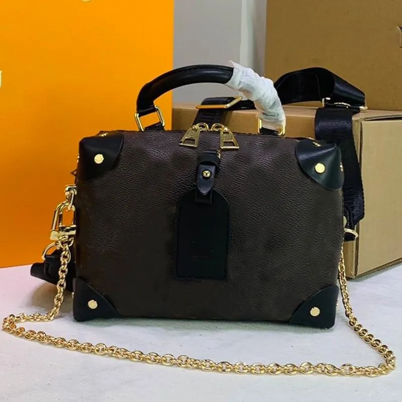 Bolso de mano para mujer, bolso Petite Malle Souple, bolsos con remaches en las esquinas, bolso de hombro con correa extraíble bordada 01