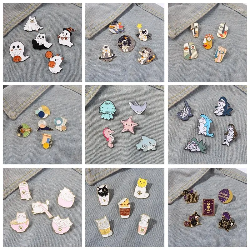 ブローチ5pcs/set kitties witch sea animal enamel pin shake shake ghost hipcampal astronautsバッジギフトフレンドアクセサリー卸売